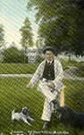 8832 Portret van L.C. Dudok de Wit alias Kees de Tippelaar met zijn honden en kat in het park van het huis Slangevecht ...